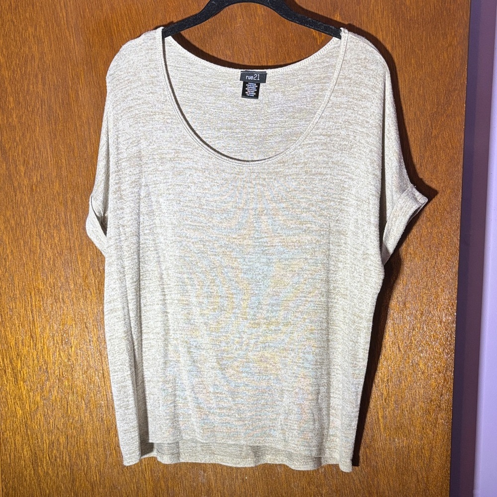 Rue21 Heathered Beige Short Sleeve Tee